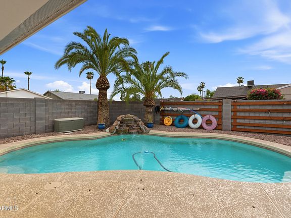 3rd image of 1608 W ALAMO Drive