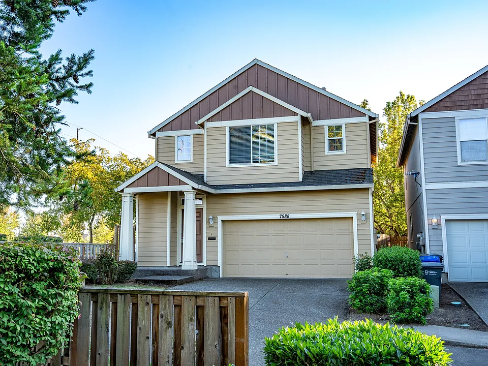 7588 NE Curtis Ct