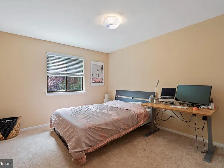 156 Eaton Dr — Photo 9