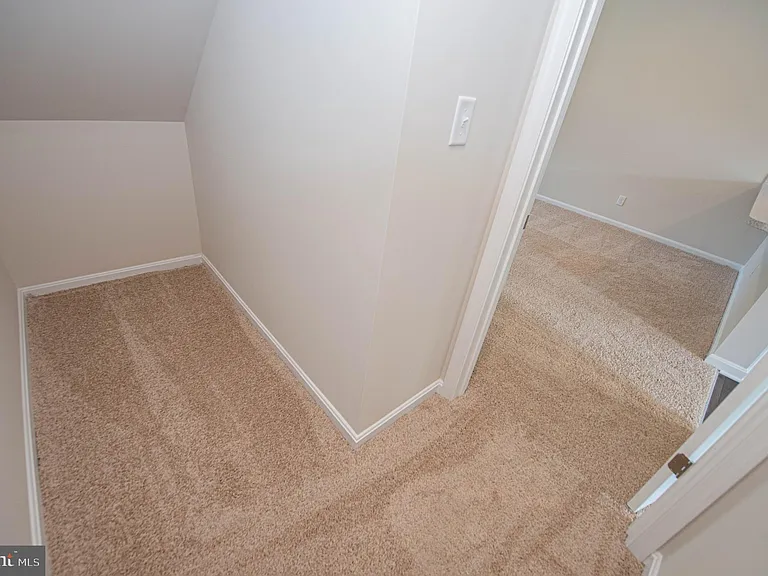 130 Willowtree Ln — Photo 36