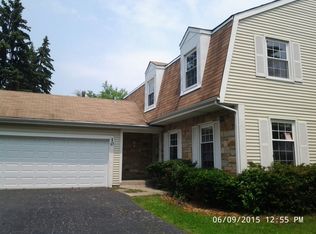 10 Strathmore Ct, Buffalo Grove, IL 60089