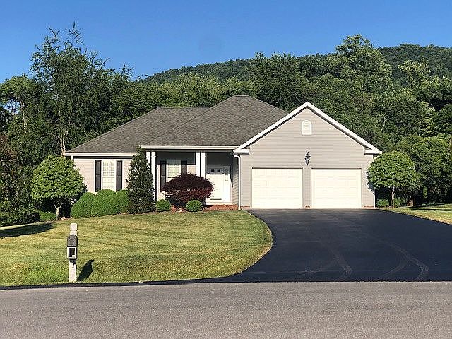 1st image of 599 White Oak Ln