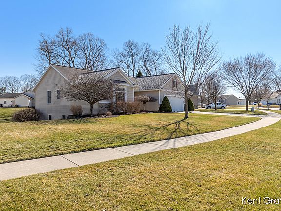 3rd image of 1242 Millwood Dr NE
