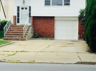 2589 Beach Dr, Merrick, NY 11566