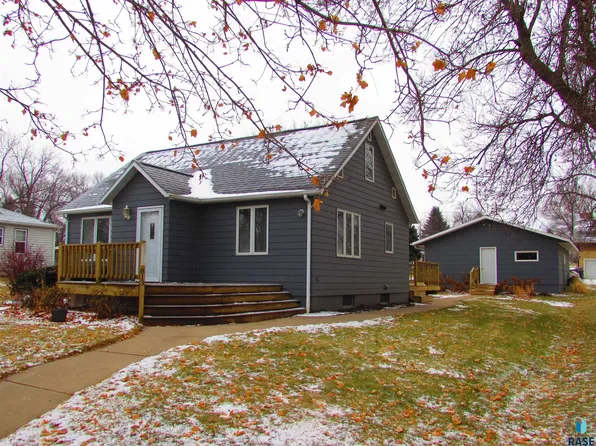 813 5th St, Garretson, SD 57030
