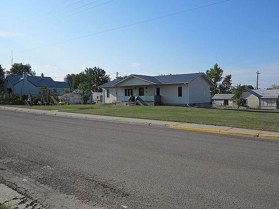 4th image of 711 1st St N