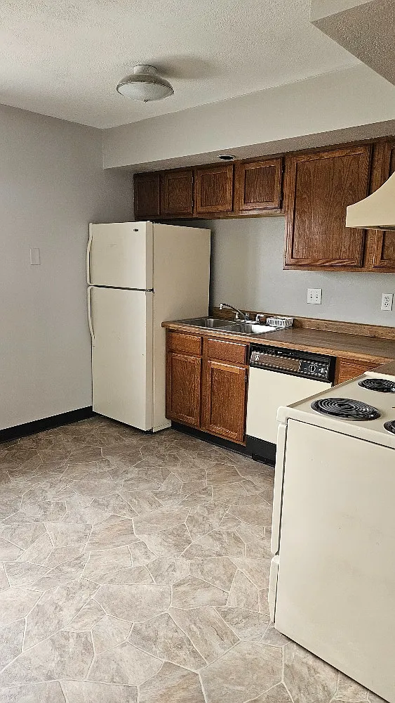 2120 Marathon Ave — Photo 3