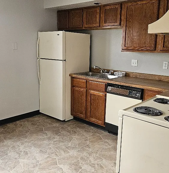 2120 Marathon Ave — Photo 3