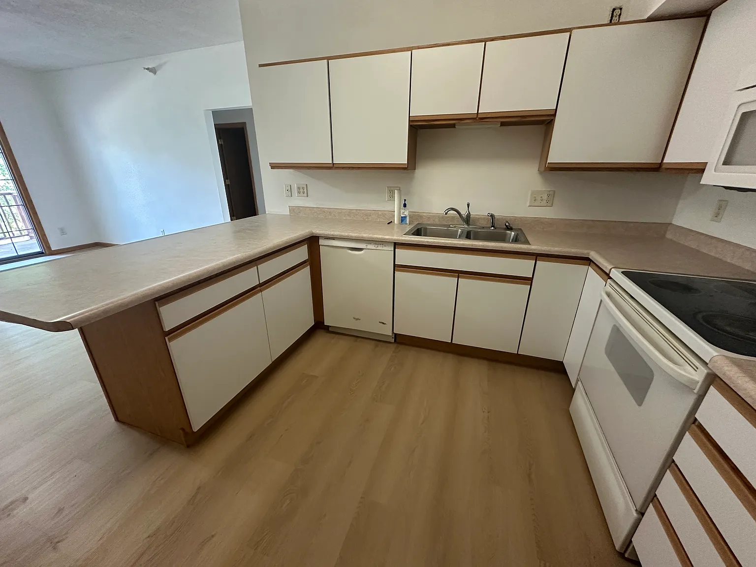 2 bed, 917 sqft, $1,295 — Photo 3