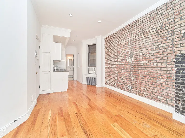 325 E 83rd St #3B — Photo 3