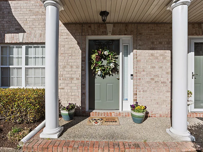 1025 Horton Pl — Photo 3