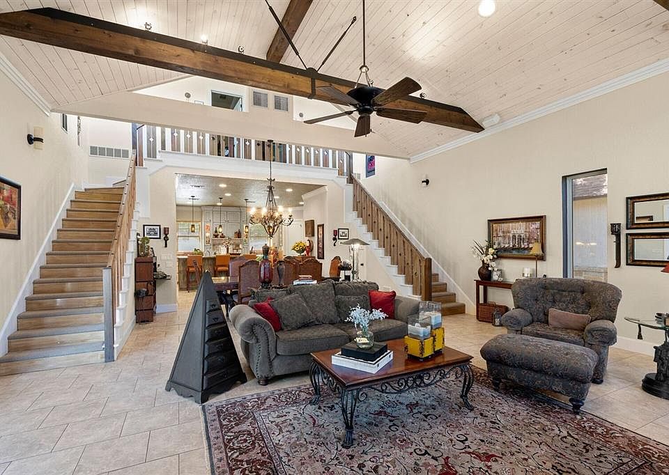 1st image of 105 Pinehurst Dr