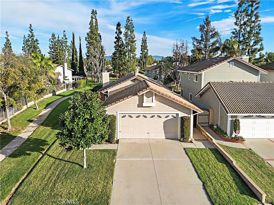 1st image of 1050 Holt Dr