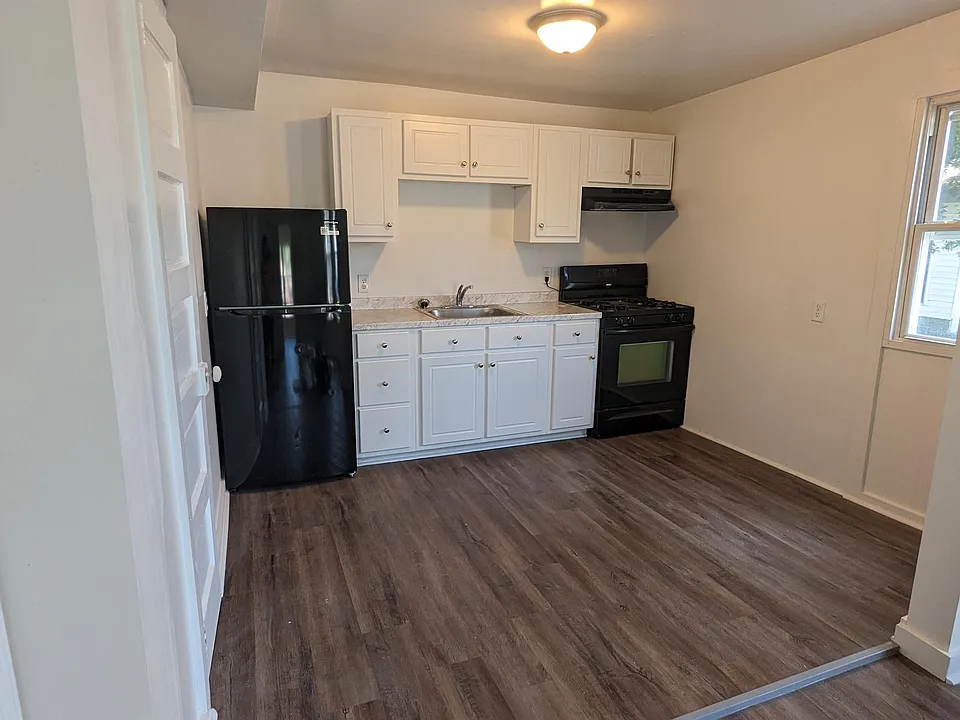 212 N Dyer St #1