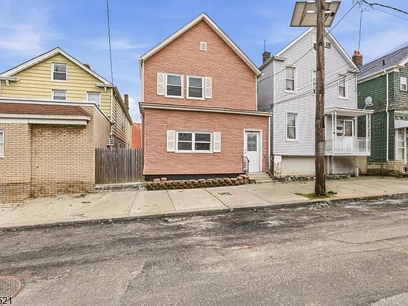 3rd image of 174 Orient St