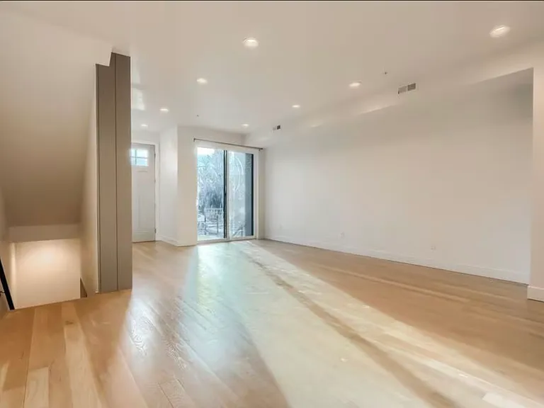 5469 S Curtice St #H — Photo 10