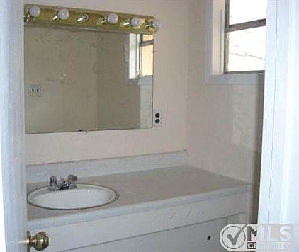 3rd image of 110 Guinevere Cir