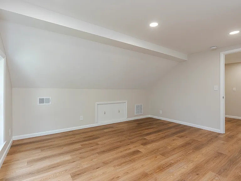 1022 Della Dr — Photo 26
