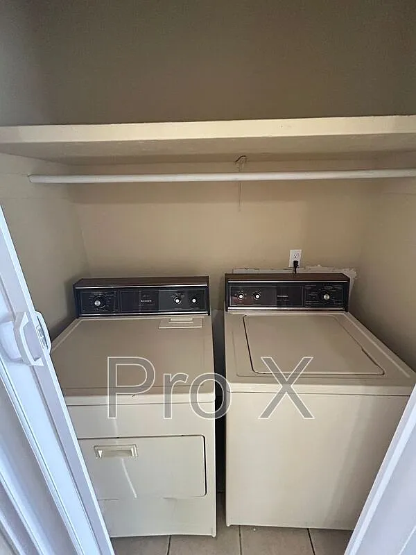 2 bed, 1.0 bath, $1,025 — Photo 3