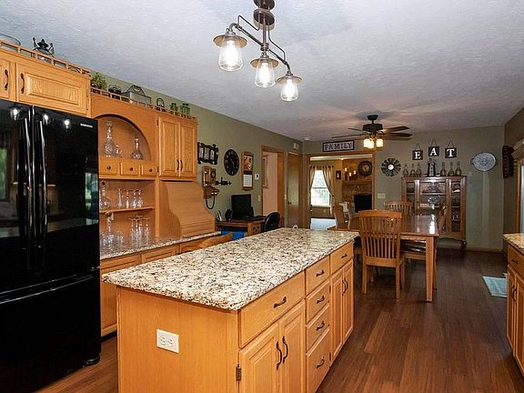 5th image of 3262 Evergreen Dr
