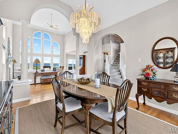 4th image of 343 Bluff View Cir