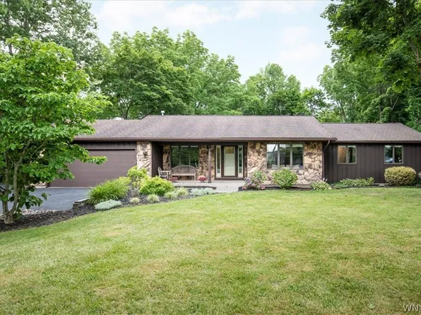 7047 Bear Ridge Rd, North Tonawanda, NY 14120