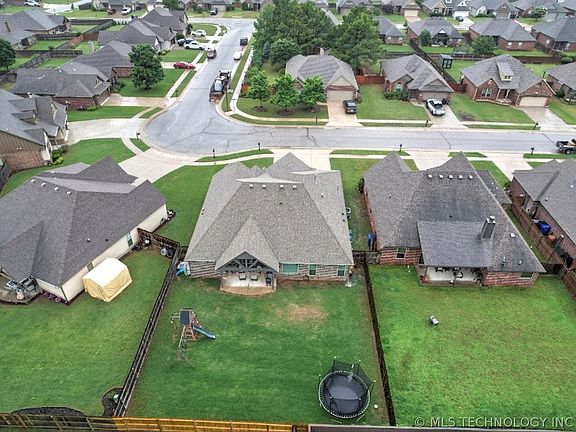 3rd image of 2904 W Mobile St