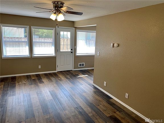 3rd image of 636 Pleasant Ave