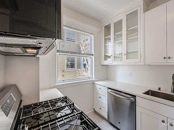 2nd image of 1588 Sacramento St #29-1590