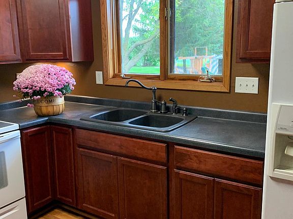 4th image of 708 Kinkead Dr