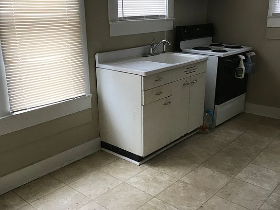 3rd image of 1015 Kentucky St
