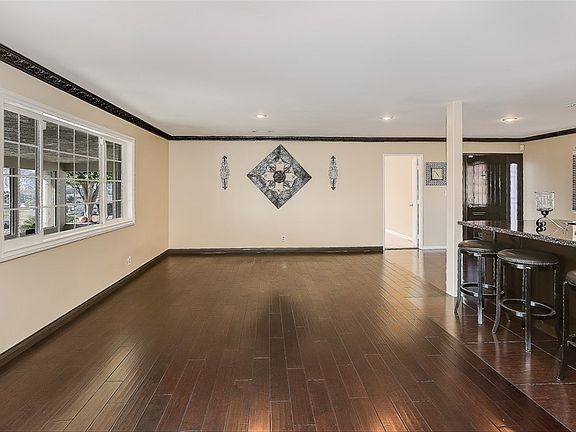 5th image of 3565 Manor Dr