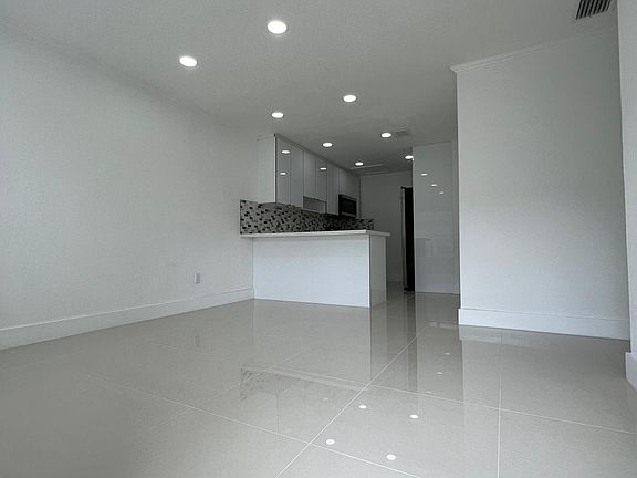 2nd image of 15320 Sunset Dr APT 14-21