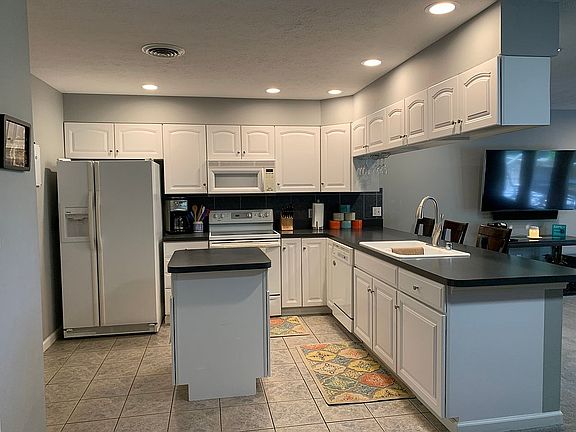 4th image of 102 Treetops Ln Unit 2A