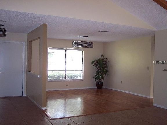 3rd image of 923 Woodgate Dr