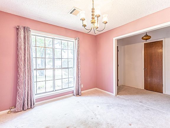 5th image of 113 Jennifer Ln