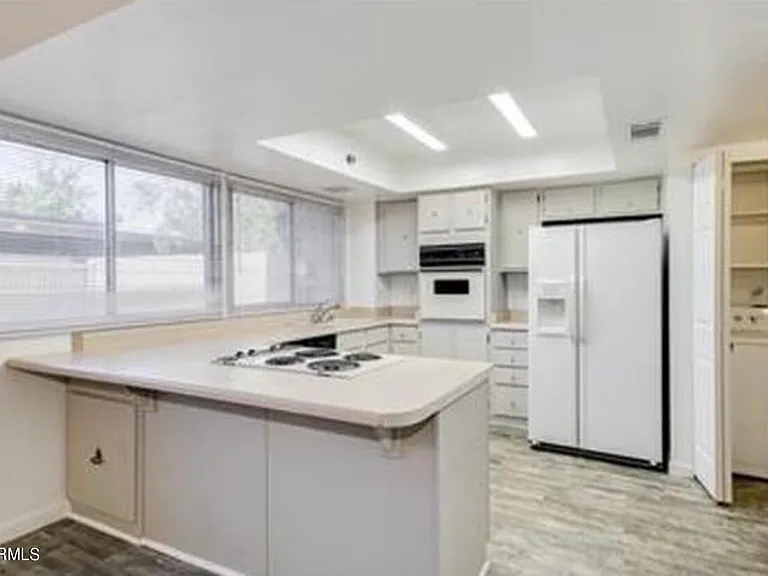 1728 E Ellis Dr — Photo 5