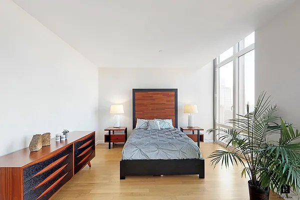 Sold by R New York | media 13