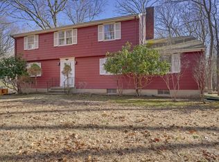 92 Maple Vale Dr, Woodbridge, CT 06525