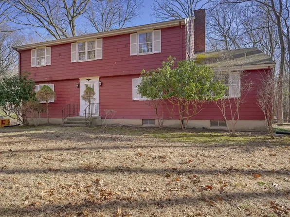 92 Maple Vale Drive, Woodbridge, CT 06525