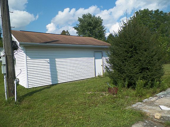 3rd image of 142 Perry St