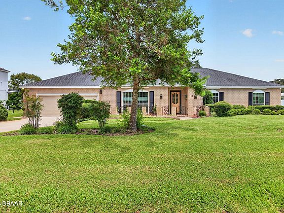 2nd image of 15 Oakmont Cir