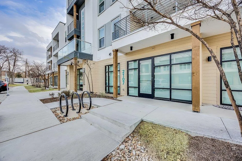 1 bed, 1.5 bath, 1000 sqft, $1,950 — Photo 1