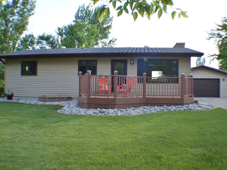 1st image of 414 7th St W