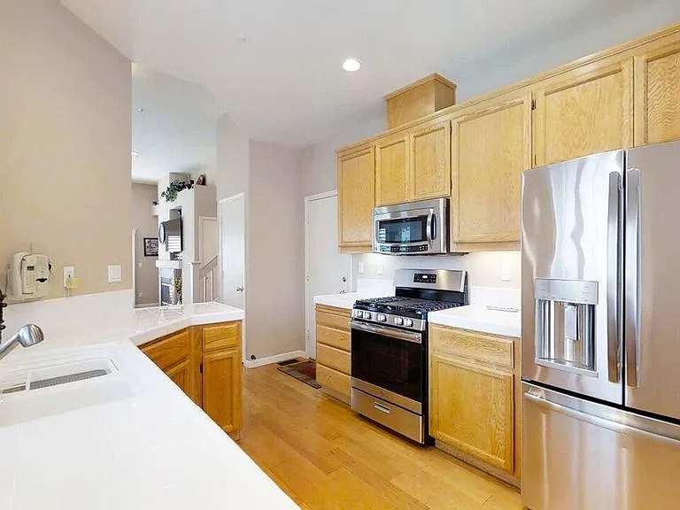 153 Trent Dr — Photo 3