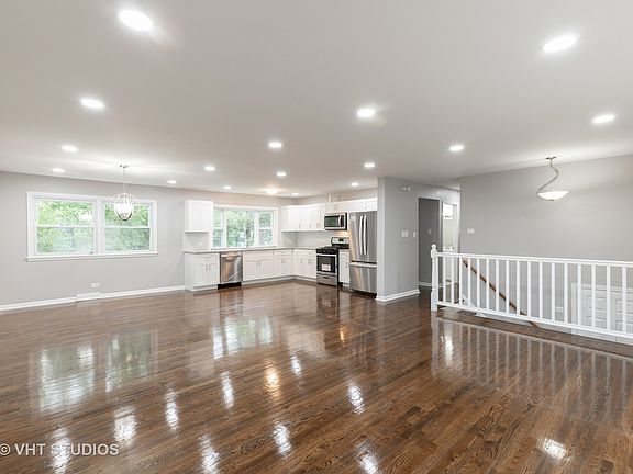 3rd image of 16055 Woodlawn East Ave