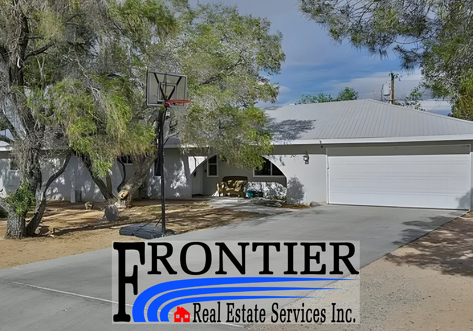 Beautiful Solar-Powered 4 Bedroom Home — Photo 1