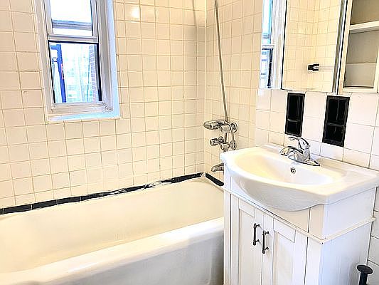 4th image of 6864 Yellowstone Blvd APT B58