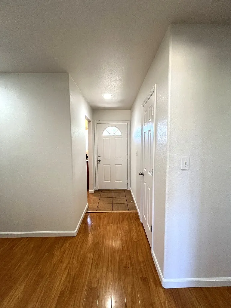 4 bed, 1400 sqft, $2,450 — Photo 4