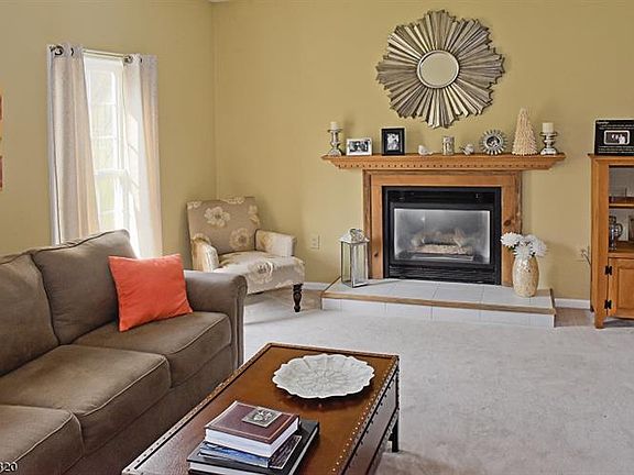 4th image of 4 Tanglewood Dr